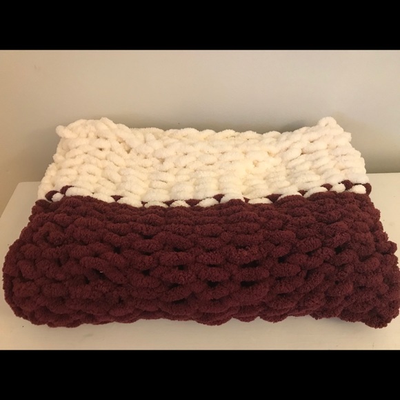 Hand Made Chunky Knitted Blanket - Picture 3 of 3